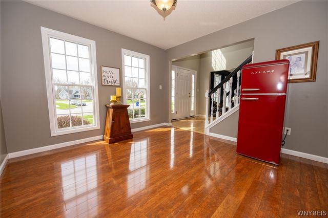 61 Brook Lane, West Seneca, NY 14224