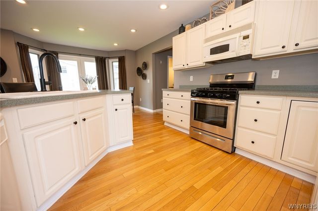 61 Brook Lane, West Seneca, NY 14224