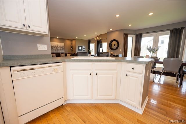 61 Brook Lane, West Seneca, NY 14224
