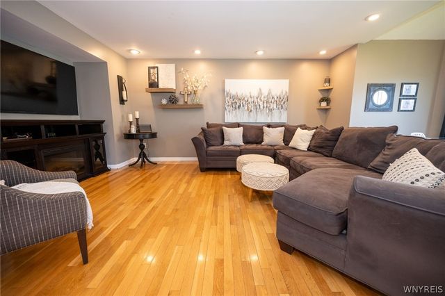 61 Brook Lane, West Seneca, NY 14224