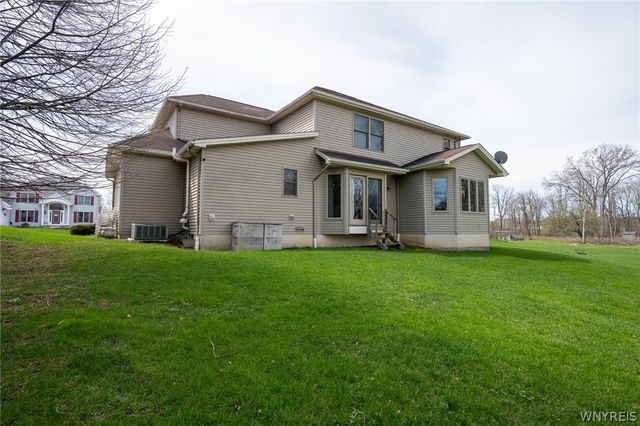 61 Brook Lane, West Seneca, NY 14224
