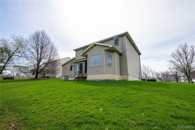 61 Brook Lane, West Seneca, NY 14224