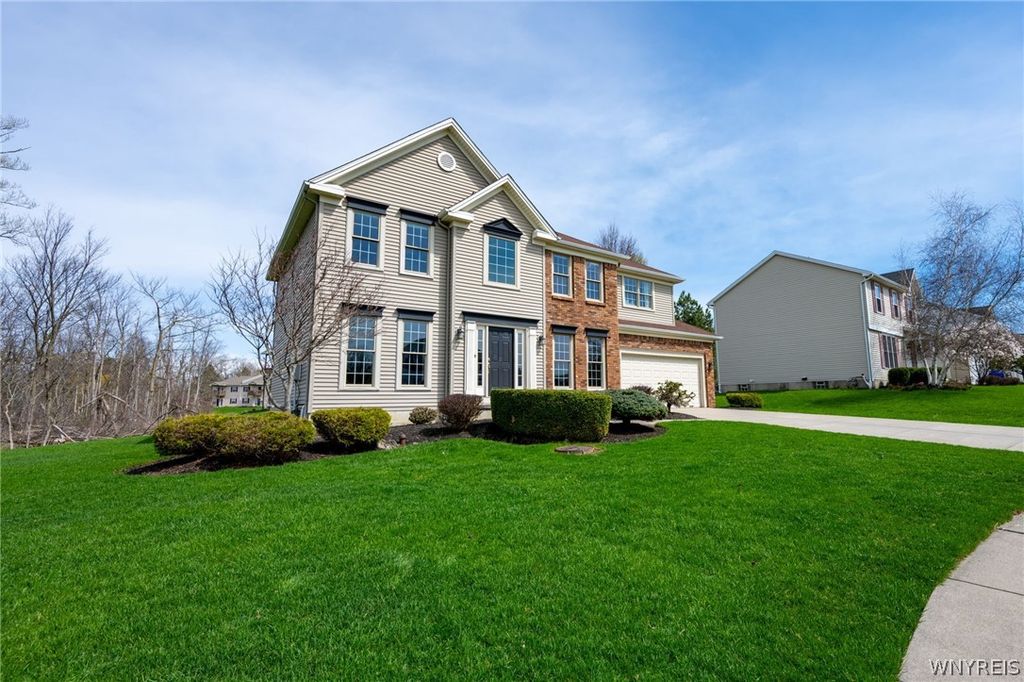 61 Brook Lane, West Seneca, NY 14224
