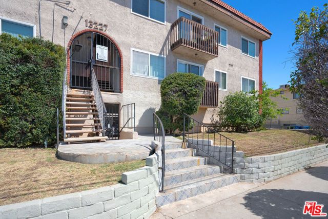 13227 Vanowen Street, North Hollywood (los Angeles), CA 91605