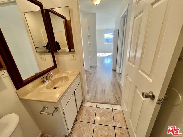 13227 Vanowen Street, North Hollywood (los Angeles), CA 91605