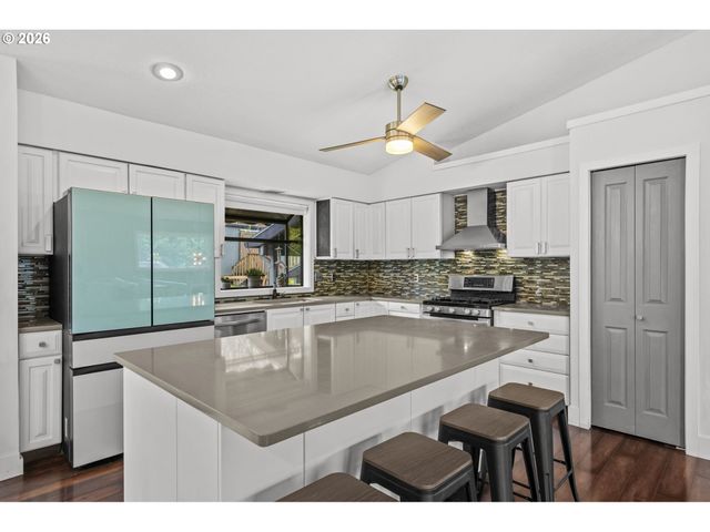 7393 Sw BAYBERRY Dr, Beaverton, OR 97007