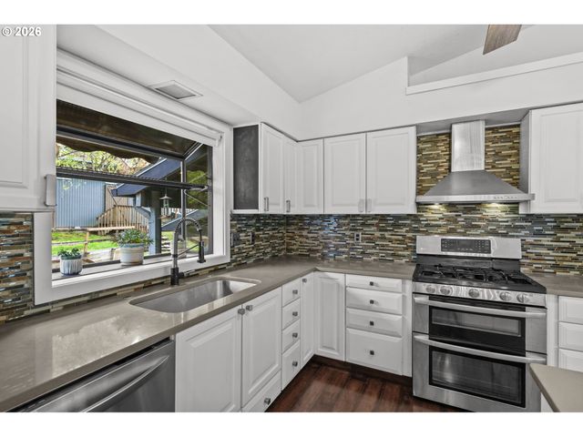 7393 Sw BAYBERRY Dr, Beaverton, OR 97007