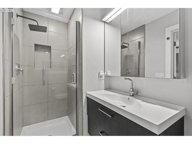 7393 Sw BAYBERRY Dr, Beaverton, OR 97007