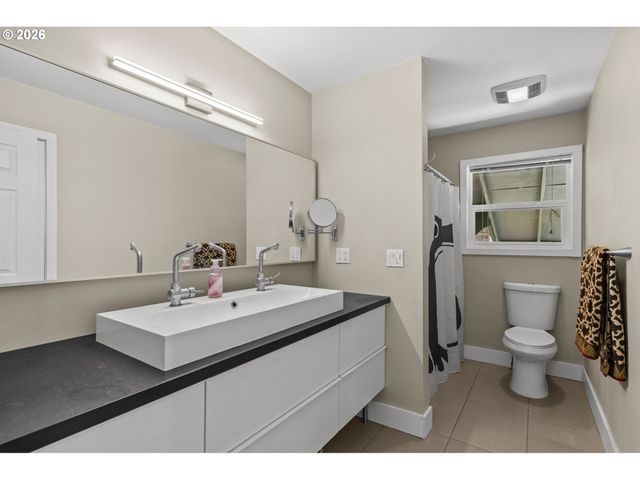 7393 Sw BAYBERRY Dr, Beaverton, OR 97007