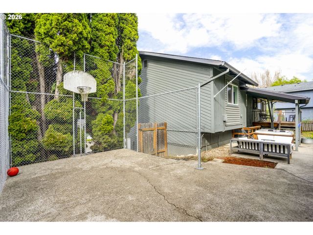 7393 Sw BAYBERRY Dr, Beaverton, OR 97007