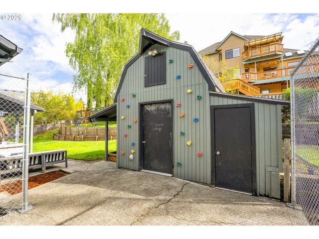 7393 Sw BAYBERRY Dr, Beaverton, OR 97007