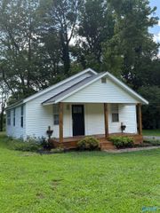 611 4th Street NW, Arab, AL 35016