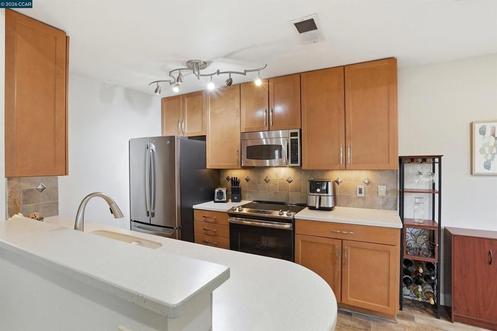 Image 11 of property listing at 7020 7020 Stagecoach Rd G, Dublin, CA 94568