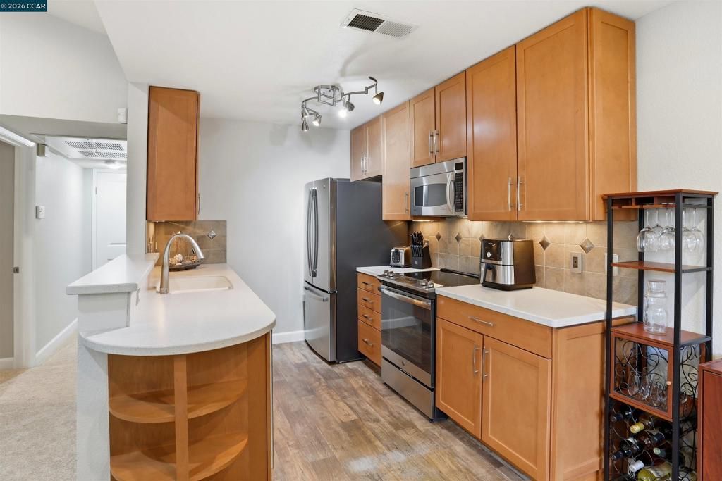 Image 12 of property listing at 7020 7020 Stagecoach Rd G, Dublin, CA 94568