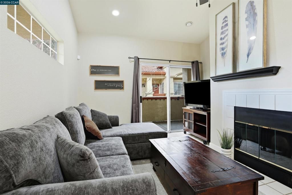 Image 6 of property listing at 7020 7020 Stagecoach Rd G, Dublin, CA 94568