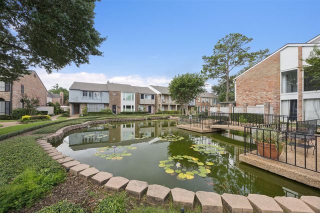 1223 Fountain View Drive 124, Houston, TX 77057