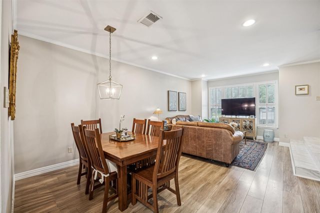 1223 Fountain View Drive 124, Houston, TX 77057