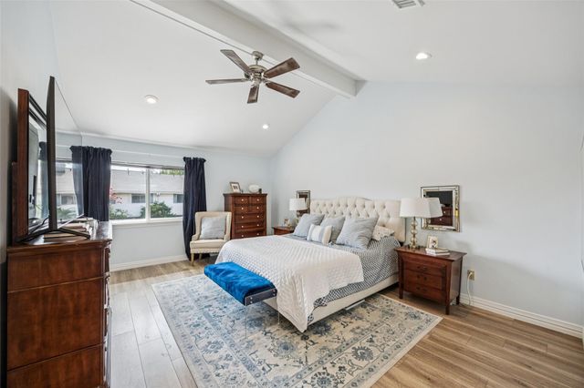 1223 Fountain View Drive 124, Houston, TX 77057