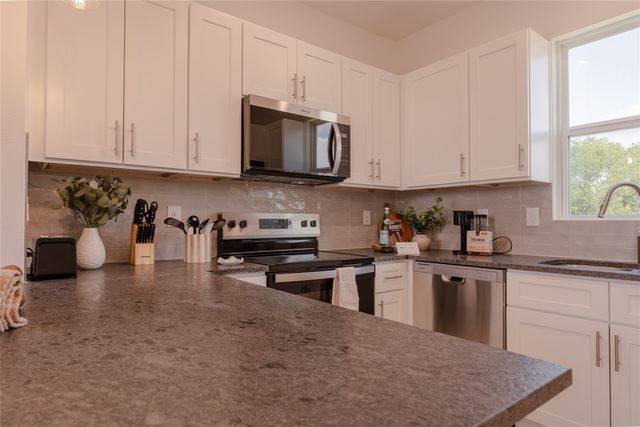 2025 Empire Central Drive 304, Dallas, TX 75235