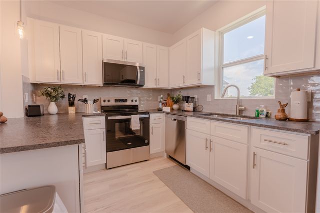 2025 Empire Central Drive 304, Dallas, TX 75235