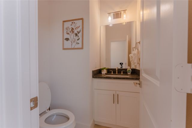 2025 Empire Central Drive 304, Dallas, TX 75235