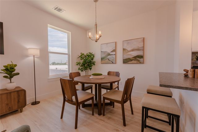 2025 Empire Central Drive 304, Dallas, TX 75235