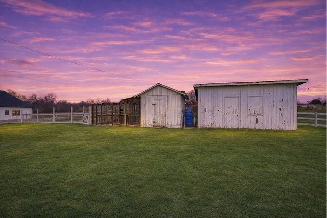 3212 Marthas Chapel Rd, Cunningham, TN 37052