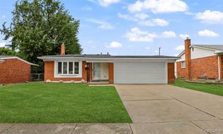 1326 W Elmwood Avenue, Clawson, MI 48017