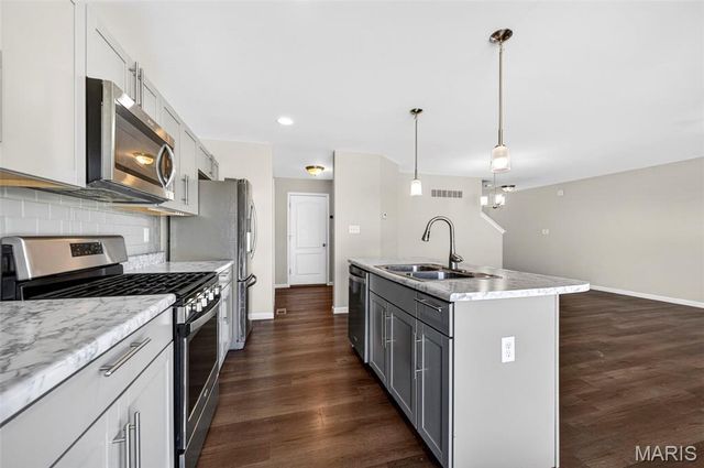136 Katiemist Drive, St Peters, MO 63376