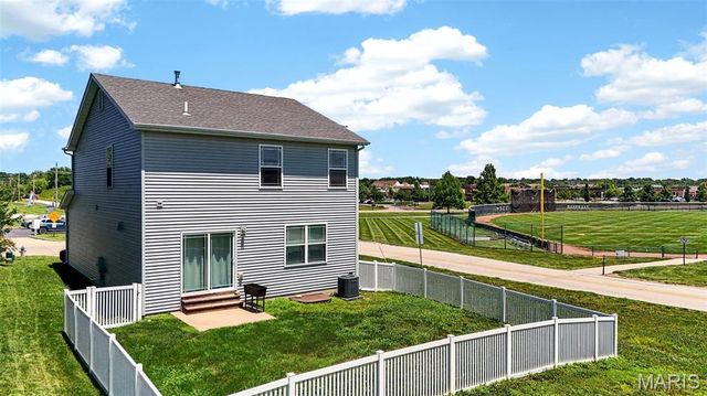 136 Katiemist Drive, St Peters, MO 63376