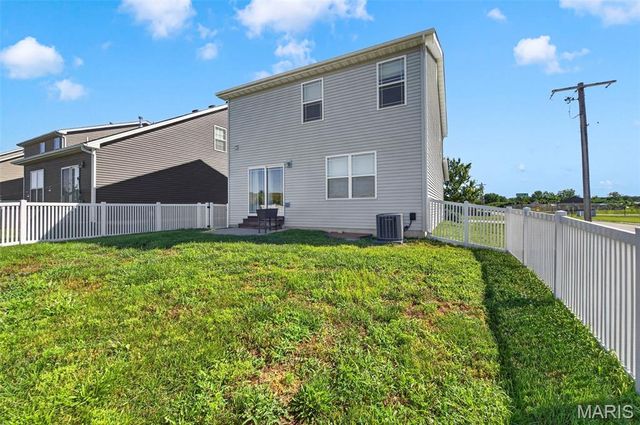 136 Katiemist Drive, St Peters, MO 63376