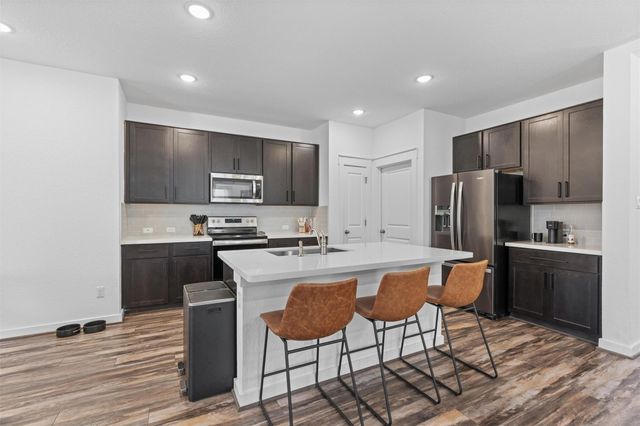 522 Hendelson LN, Hutto, TX 78634