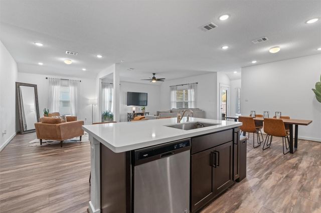 522 Hendelson LN, Hutto, TX 78634