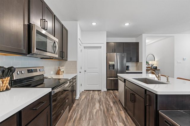 522 Hendelson LN, Hutto, TX 78634