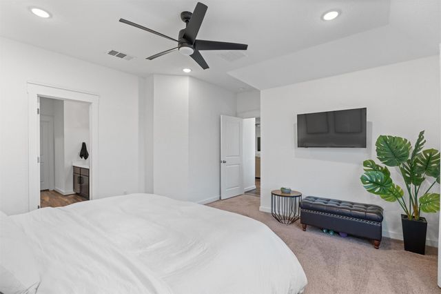 522 Hendelson LN, Hutto, TX 78634