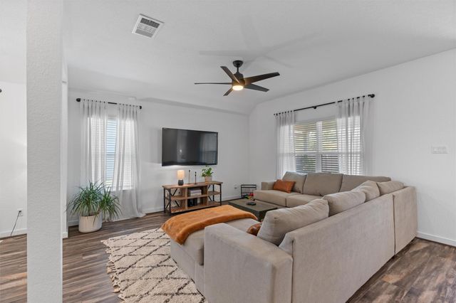 522 Hendelson LN, Hutto, TX 78634