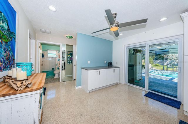 2015 PARK STREET N, St Petersburg, FL 33710