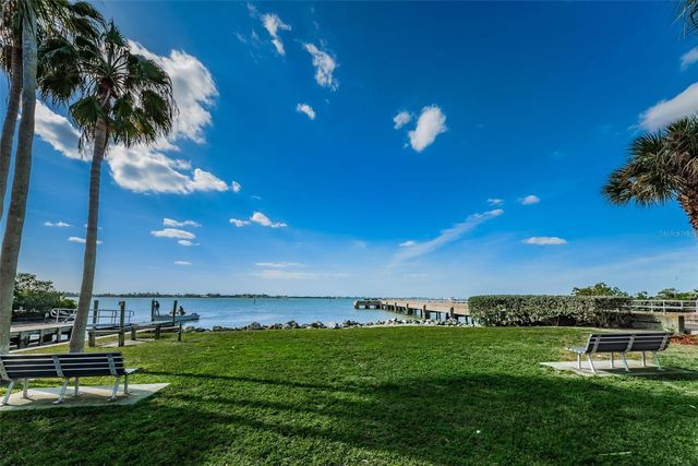 2015 PARK STREET N, St Petersburg, FL 33710