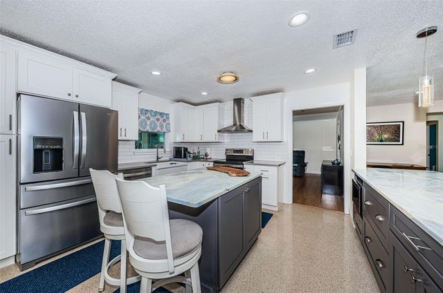 2015 PARK STREET N, St Petersburg, FL 33710