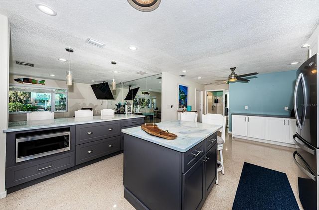 2015 PARK STREET N, St Petersburg, FL 33710