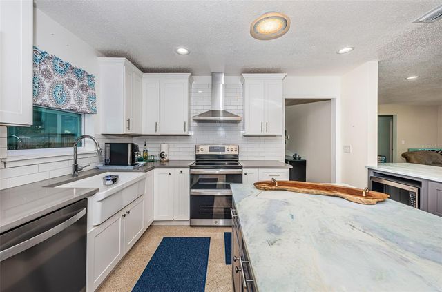 2015 PARK STREET N, St Petersburg, FL 33710