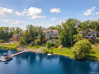 3075 Heron Pointe Drive, Bloomfield Hills, MI 48302