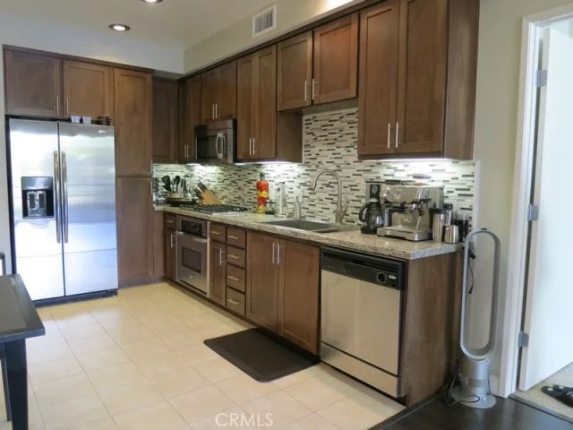 21301 Erwin 326, Woodland Hills, CA 91367