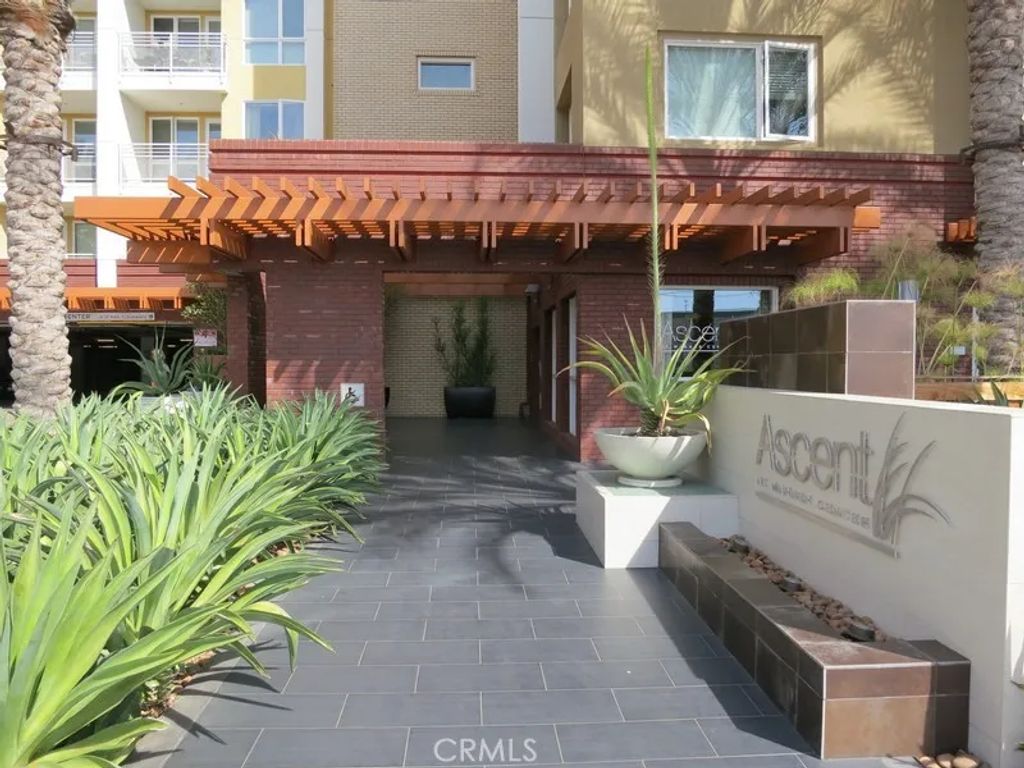 21301 Erwin 326, Woodland Hills, CA 91367
