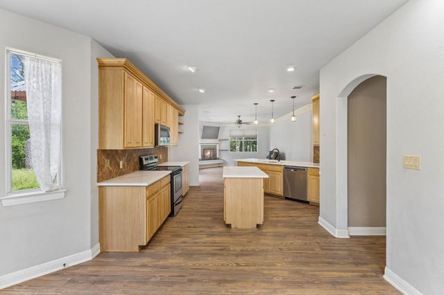 138 Papawai DR, Bastrop, TX 78602