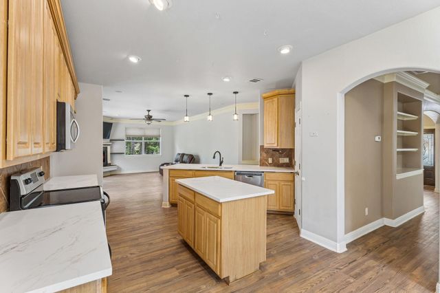 138 Papawai DR, Bastrop, TX 78602