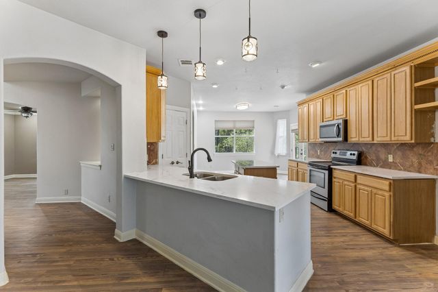 138 Papawai DR, Bastrop, TX 78602