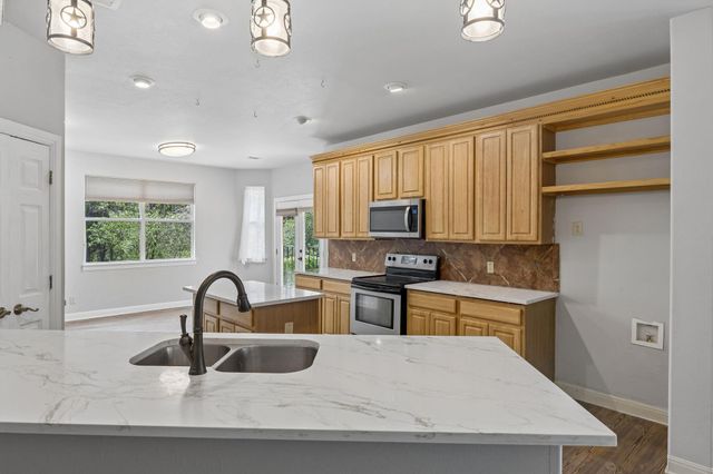 138 Papawai DR, Bastrop, TX 78602