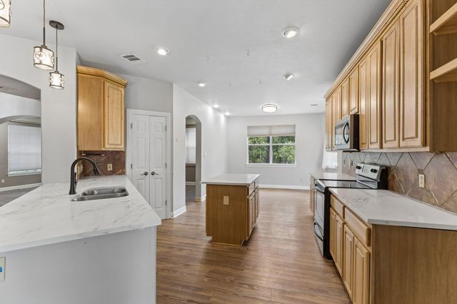 138 Papawai DR, Bastrop, TX 78602