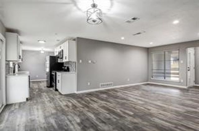 331 Merribrook Trail, Duncanville, TX 75116